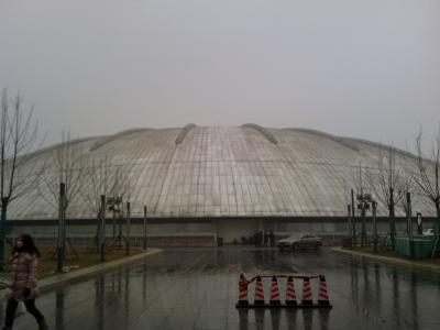 Un bâtiment qui aurait du être blanc... La pollution le noirci tellement rapidement qu'ils ont renoncé à le nettoyer.